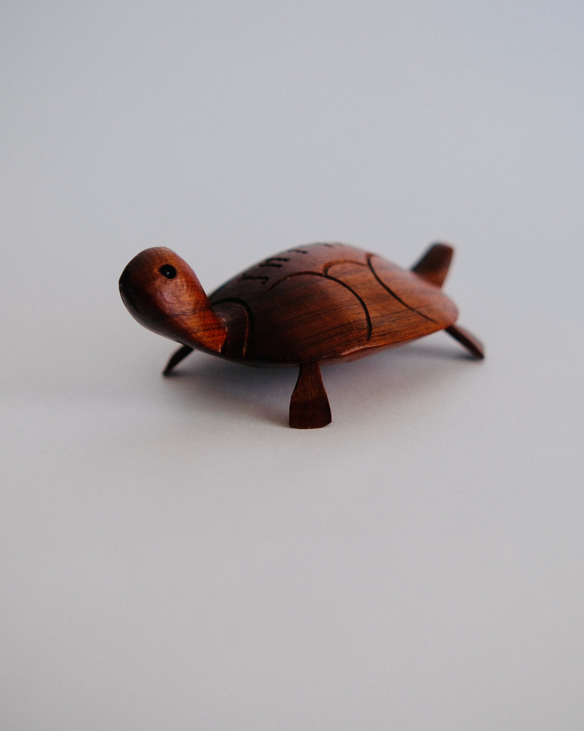 Vintage hand carved wooden sea turtle figurine souvenir from Jamaica - Eulogy Vintage